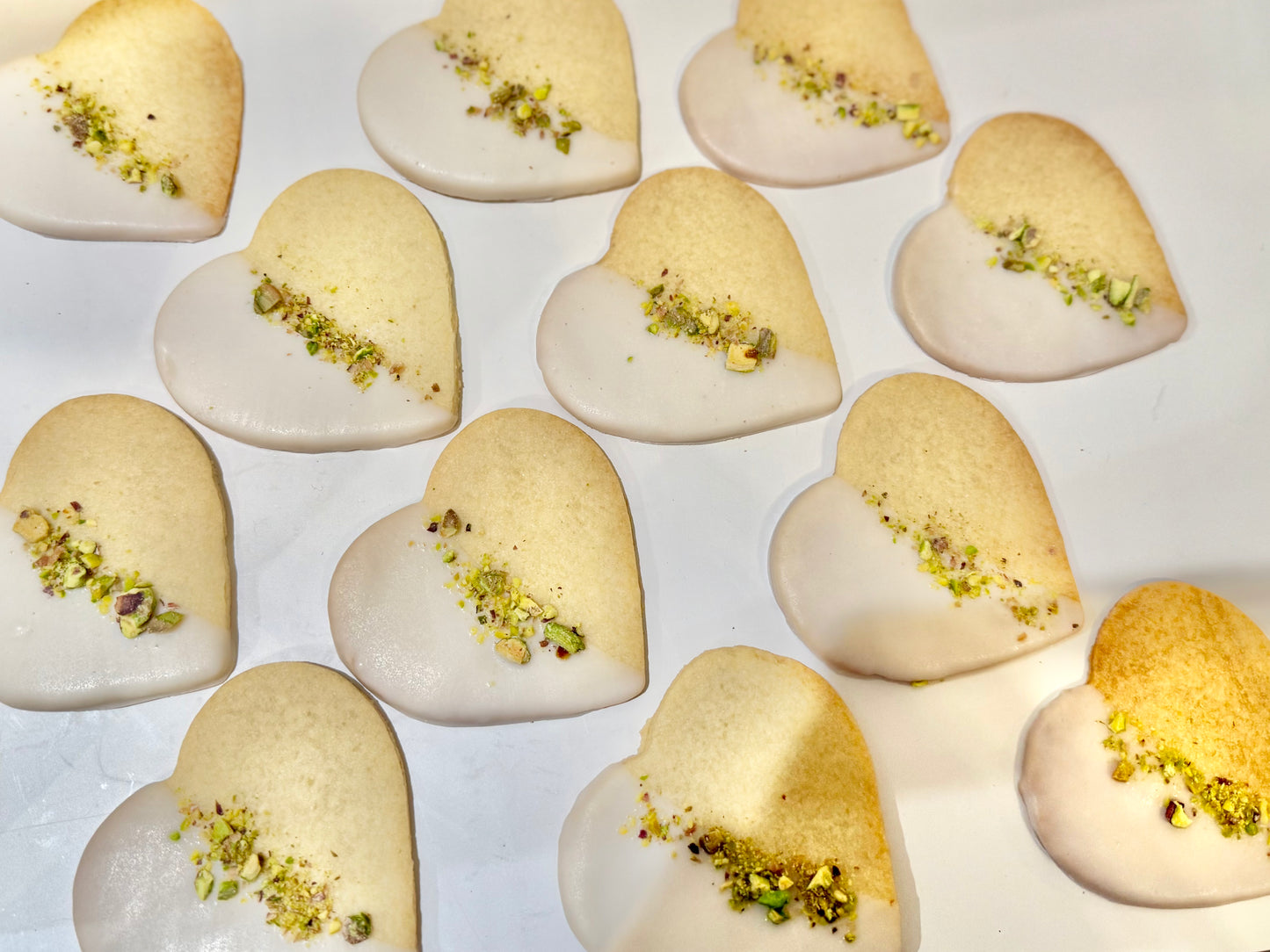 VANILLA DIPPED HEART COOKIE