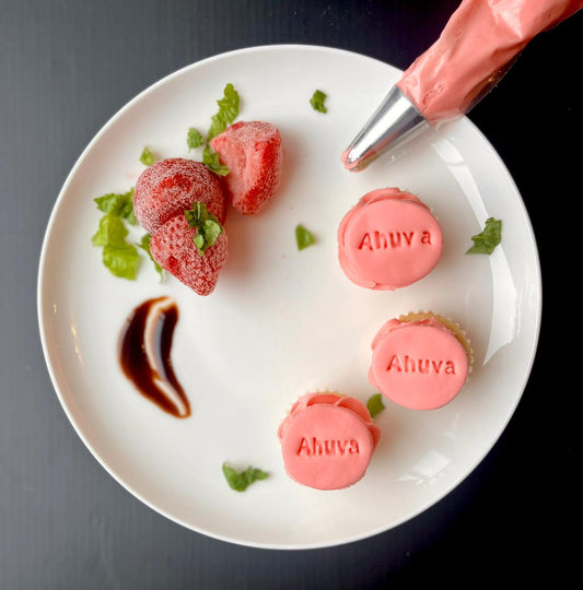 CUSTOM PETIT CUPCAKES