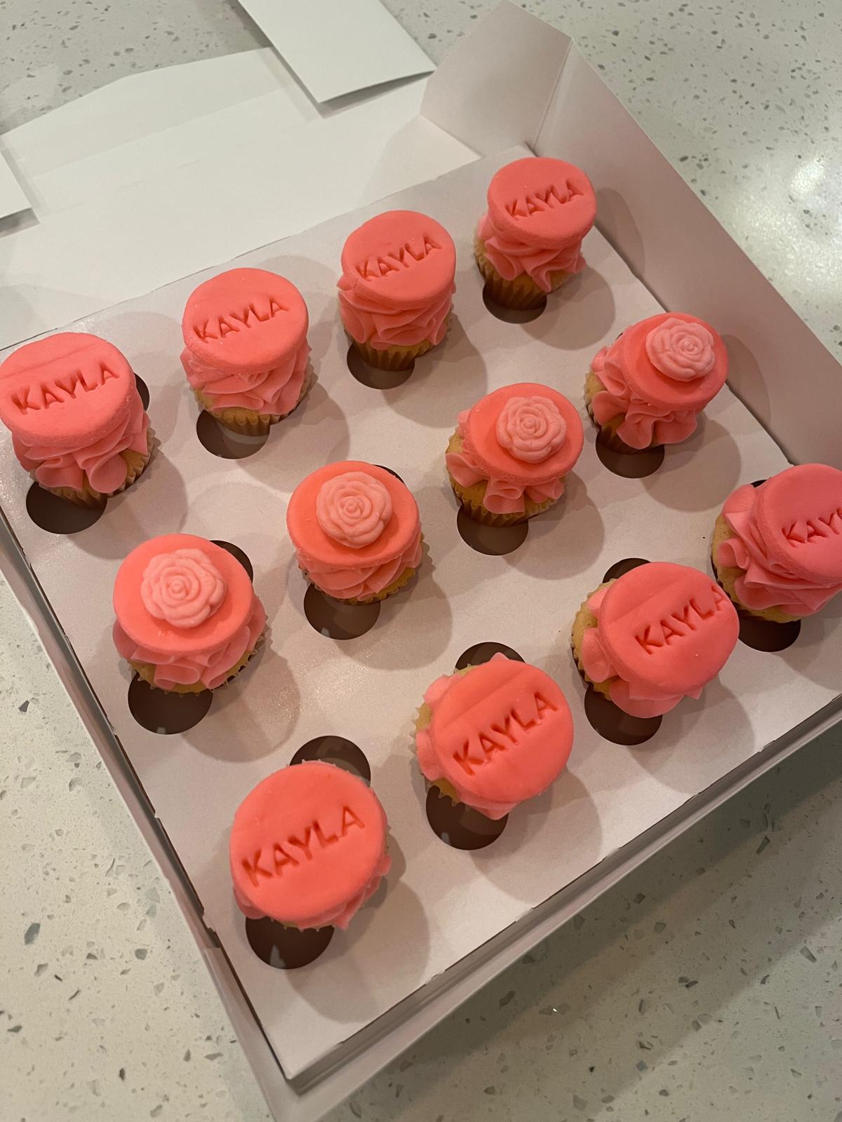 CUSTOM PETIT CUPCAKES