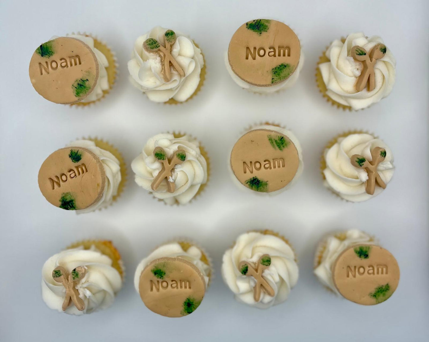 CUSTOM PETIT CUPCAKES